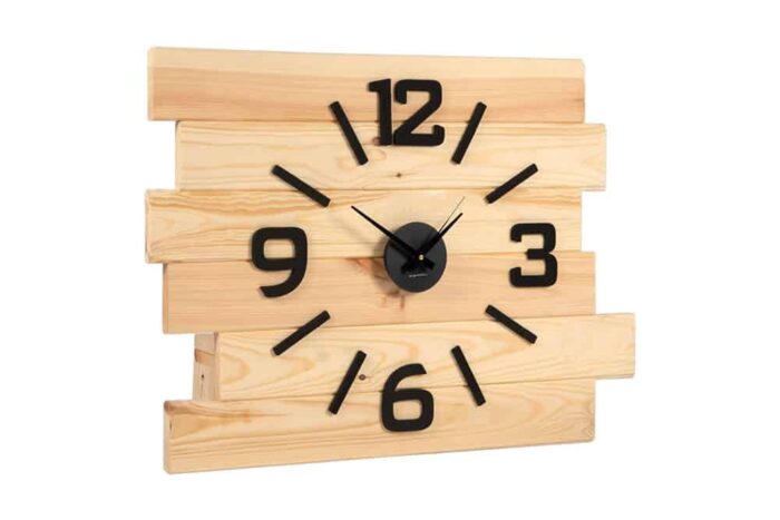 Wanduhr PALclock aus neuen Paletten