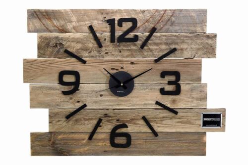 Wanduhr aus geschliffenen Paletten im Vintage Look